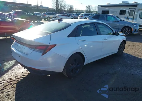 2022 Hyundai Elantra Sel z USA, uszkodzony, nr VIN 5NPLM4AG2NH053748